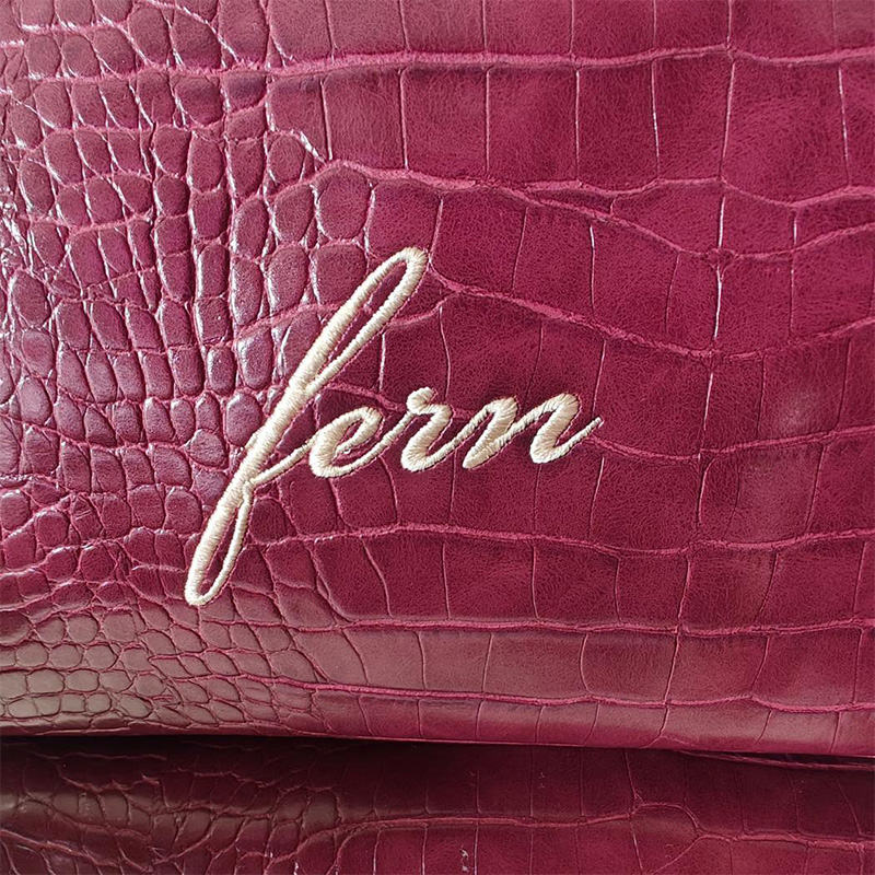 กระเป๋าเครื่องสำอางปักลาย Croc - Travel Accessories Ideas บทวิจารณ์และราคา